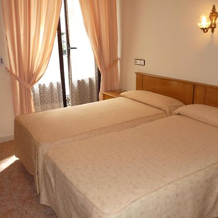 Hostal Fernandez Madrid Exterior photo