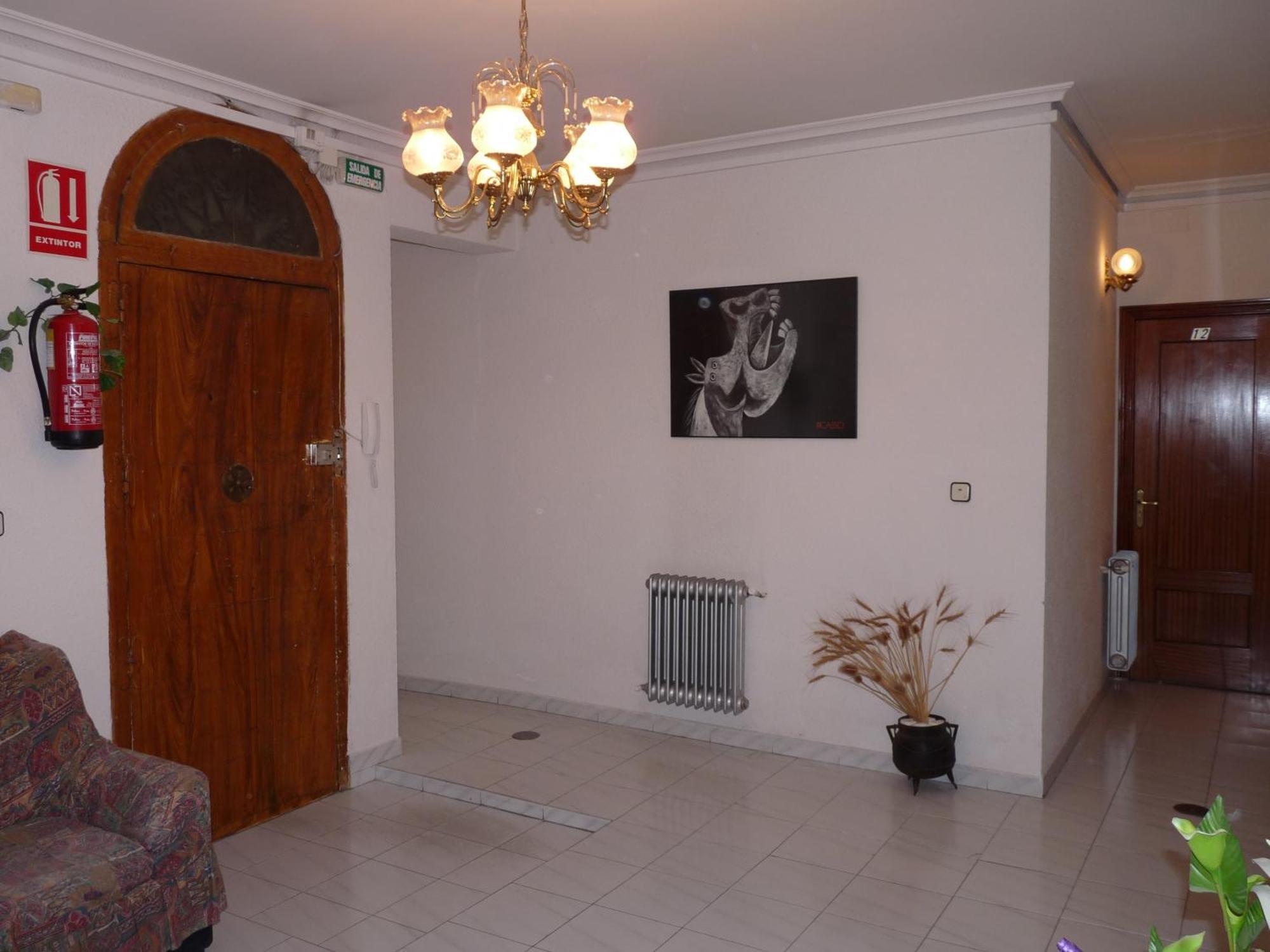 Hostal Fernandez Madrid Exterior photo
