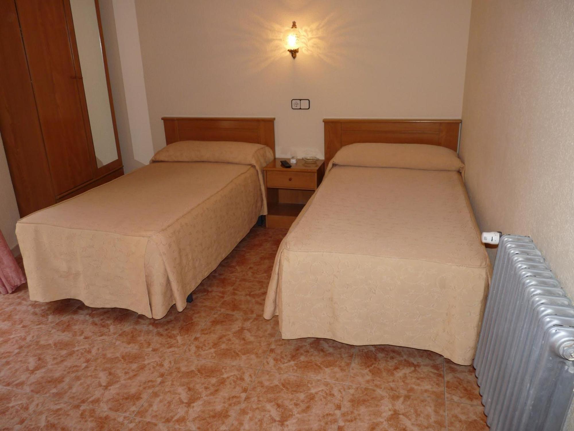 Hostal Fernandez Madrid Exterior photo