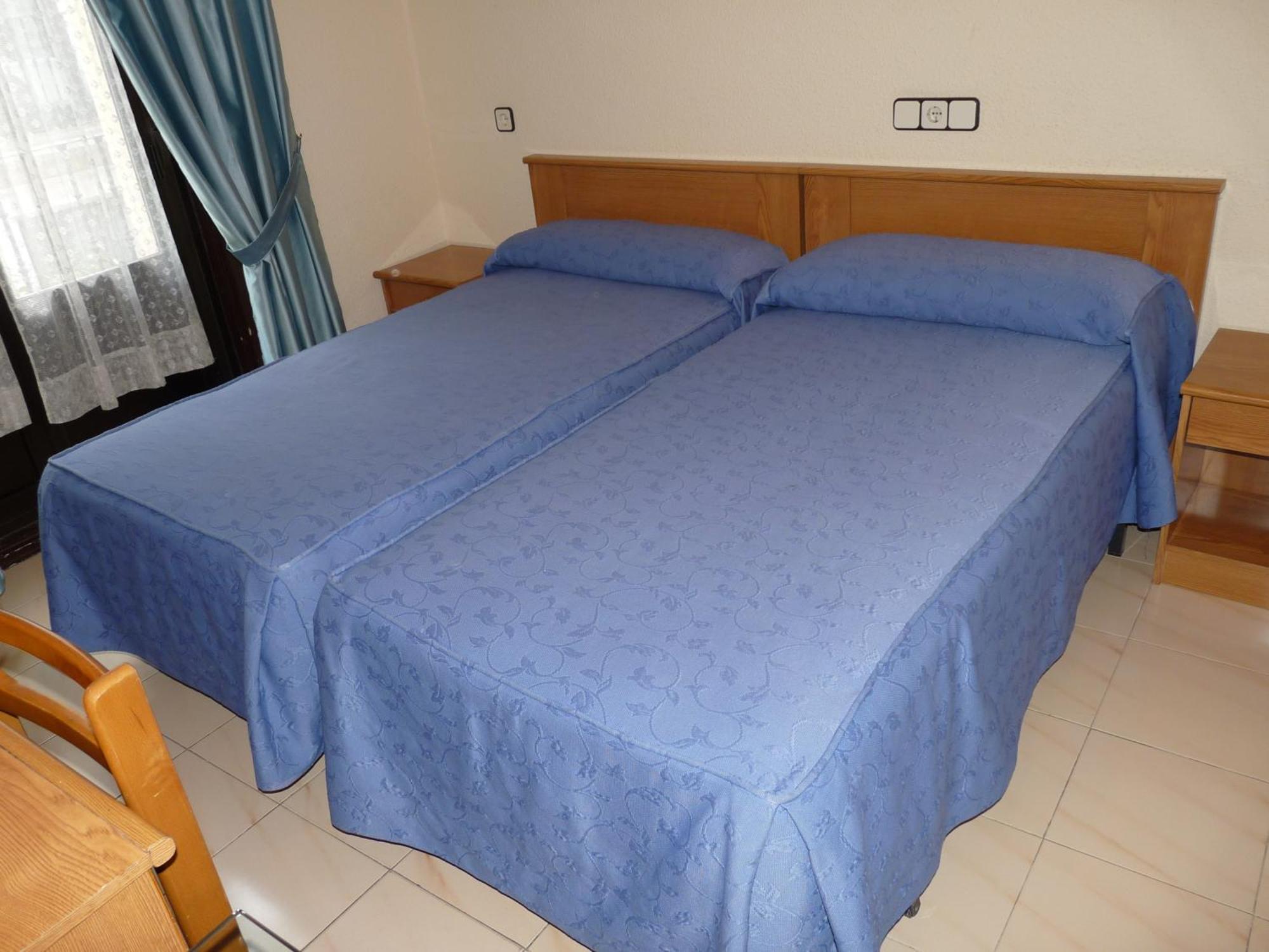 Hostal Fernandez Madrid Exterior photo