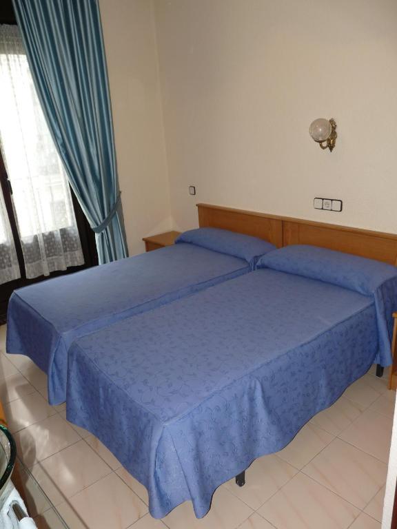 Hostal Fernandez Madrid Room photo