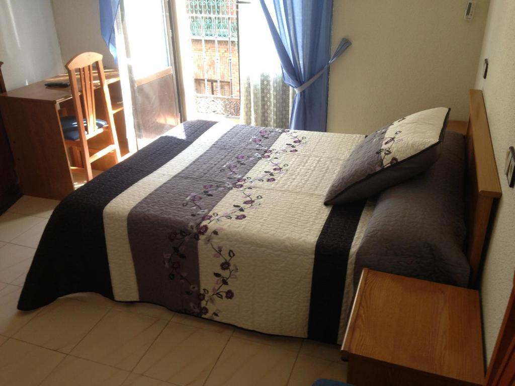 Hostal Fernandez Madrid Exterior photo