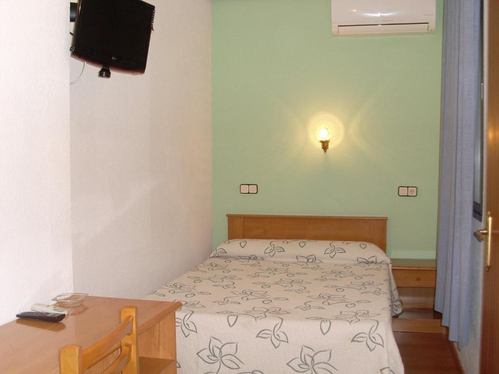 Hostal Fernandez Madrid Exterior photo